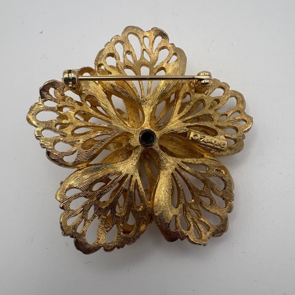 Francois Vintage Gold Tone Filigree Flower Brooch Dimensional Floral Pin 2.25" - Picture 2 of 9